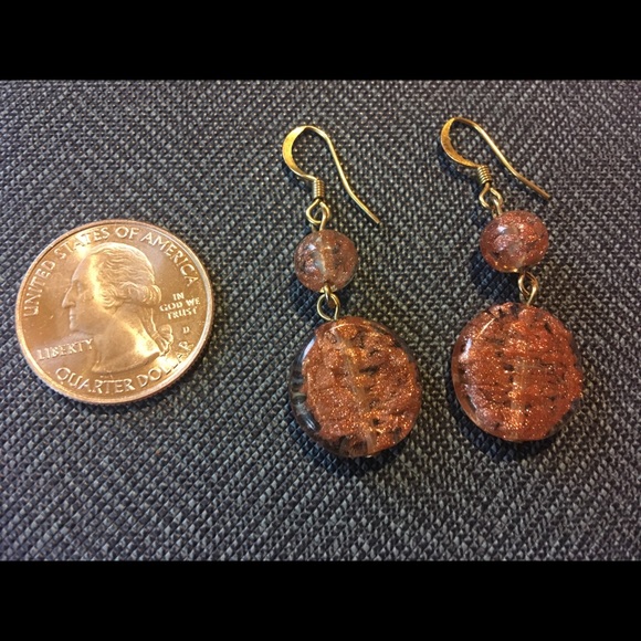 Glass cooper colored sparkly earrings - Picture 3 of 3